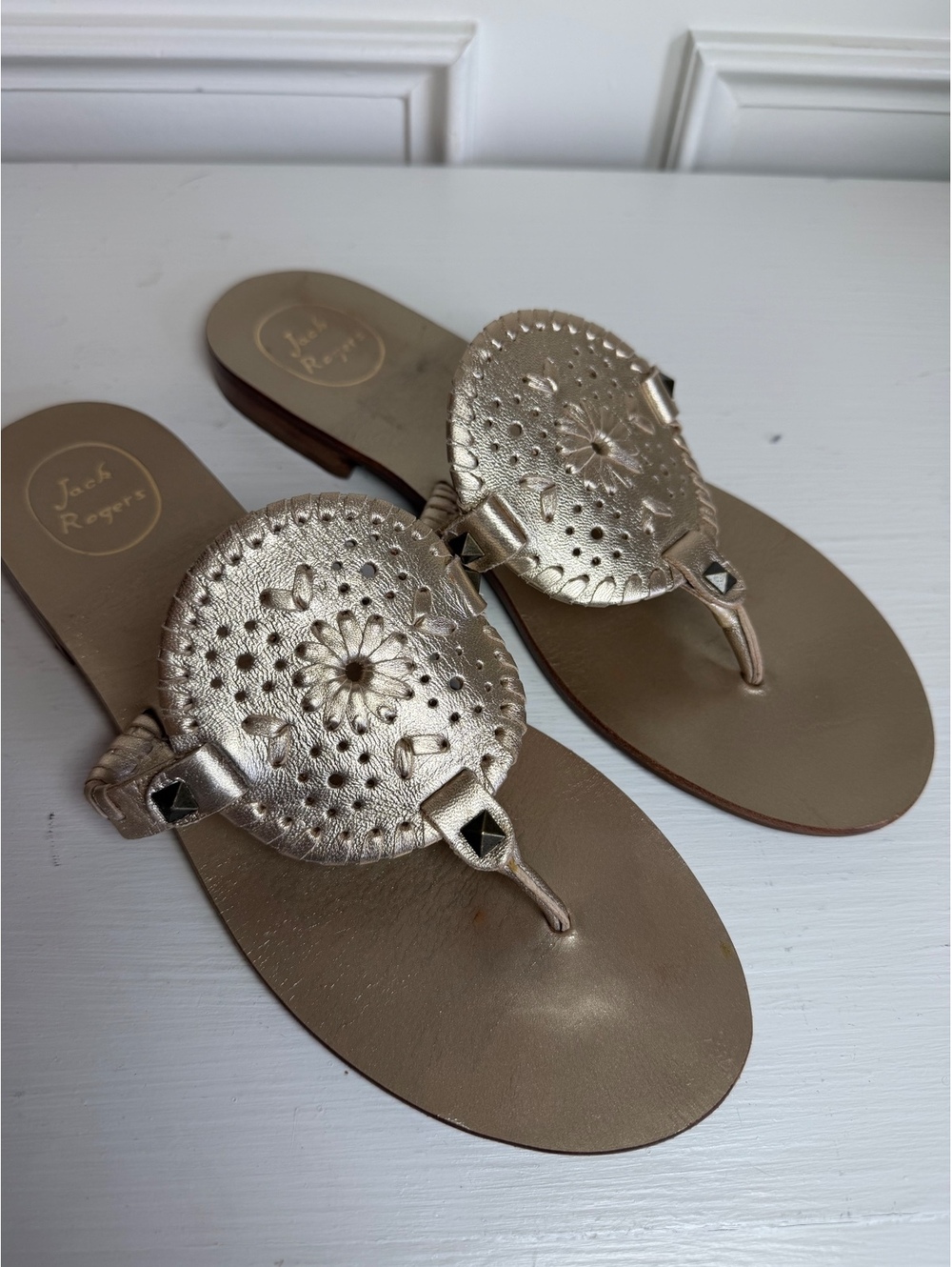 Jack Rogers Georgica Metallic Gold Studded Leather Thing Sandals. Size 9/9.5